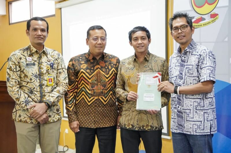 Wamen ATR/BPN serahkan serifikat gereja di Jaksel jelang Natal