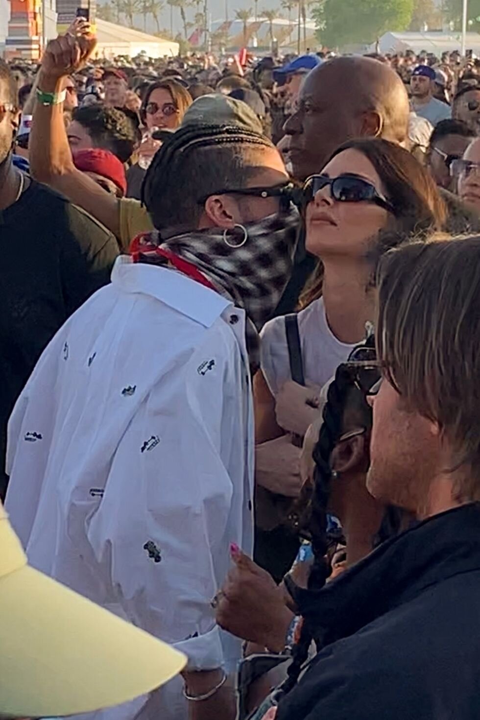Kendall Jenner dan Bad Bunny Menunjukkan Kemesraan di Depan Publik Saat Coachella