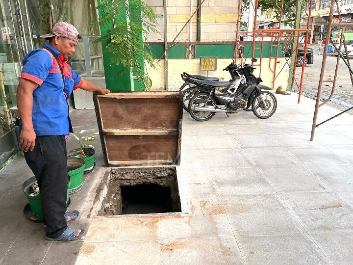 Kondisi ruko di Blok Z4 Utara RT11/RW03 Kelurahan Pluit, Penjaringan, Jakarta Utara yang langgar batas GSB dan serobot Area Prasarana Umum, saluran air dan bahu jalan lebih dari 4 meter. Sumber Foto: Istimewa