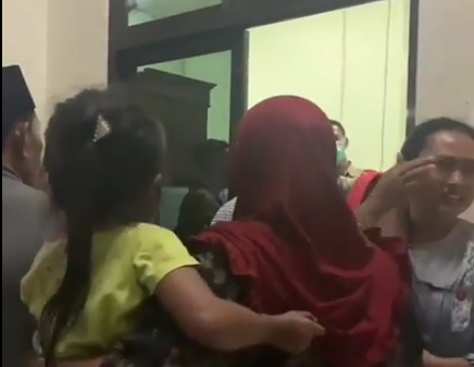 https: img.okezone.com content 2023 08 26 519 2871766 pasien-tewas-usai-jatuh-di-toilet-rsud-sampang-pihak-rs-bilang-begini-WuGGYcKRRO.png