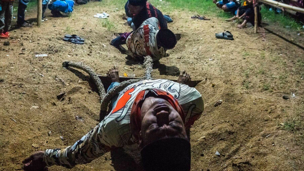 Di Tangan Orang Madura, Tarik Tambang Jadi Kompetisi Ekstrem Paling Ditunggu