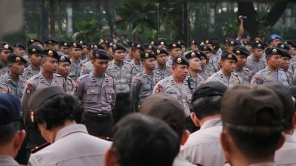 https: img.okezone.com content 2023 09 23 338 2888362 polda-metro-ke-pinjol-tertibkan-debt-collector-pengancaman-tidak-diperbolehkan-KoLGJuNsI1.jpg