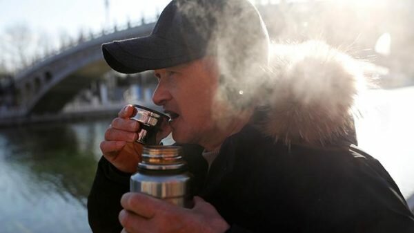 Mengapa Minum Air Hangat Membuat Tubuh Berkeringat?