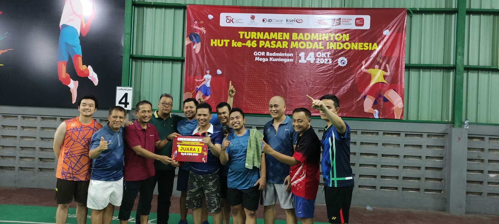 Foto : Perayaan HUT ke-46 Pasar Modal Indonesia semakin meriah dengan penyelenggaraan turnamen bulutangkis di GOR Badminton Mega Kuningan, Jakarta (14/10/23). (Doc.Idris)