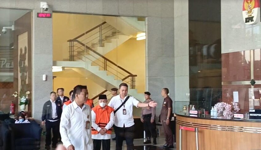 https: img.okezone.com content 2023 12 20 337 2942008 ditahan-kpk-abdul-gani-kasuba-ditetapkan-tersangka-bersama-6-orang-5T9g3jBA83.jpg