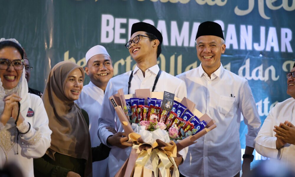 Hebohnya Para Santri Saat Ganjar Ajak Atikoh dan Alam Silaturahmi ke Pesantren di Bekasi
