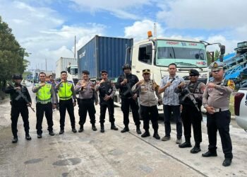 Anggota Polres Rokan Hilir kawal 2 kontainer surat suara Pemilu