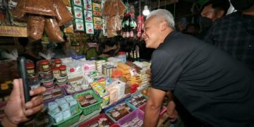 Blusukan di Pasar Pucang, Ganjar sebut harga cabai mulai turun&nbsp;