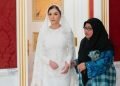Dinikahi Pangeran Abdul Mateen, Ini 8 Potret Anisha Rosnah di Acara Berbedak Mandi