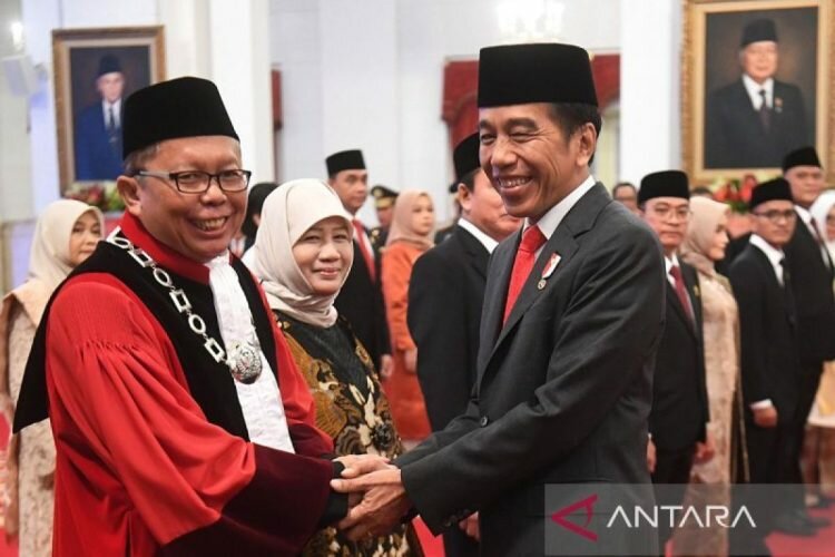 Presiden Jokowi lantik Arsul Sani jadi Hakim Konstitusi