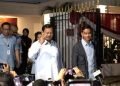 Prabowo-Gibran kompak tunjukkan dua jari hadapi debat ketiga