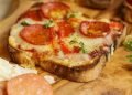 Resep Pizza Roti Tawar Tanpa Oven, Modalnya Sedikit Tapi Bikin Kenyang Tahan Lama, Pas Nih Buat Sarapan Sebelum Pergi Ke Kantor!