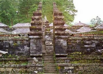 https: img.okezone.com content 2024 01 07 337 2950925 sosok-kutai-kerajaan-pertama-di-nusantara-bernuansakan-hindu-dengan-budaya-india-kental-Ax6CFxBIdL.jpg
