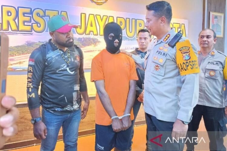 Tim TNI-POLRI tangkap pelaku pembakaran di Abepura