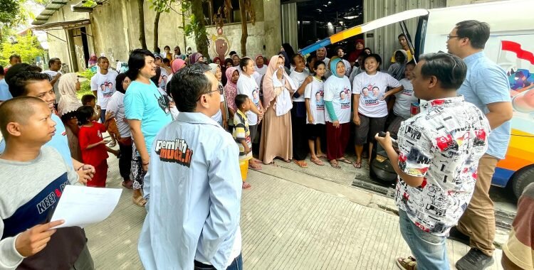 TKN Fanta Bagi-bagi Paket Makan Siang dan Susu Gratis di Jawa Tengah, Edukasi Masyarakat Pentingnya Pemberian Asupan Gizi