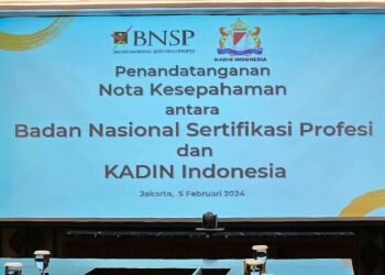 Foto : Kadin Indonesia dan BNSP jalin kerja sama melalui penandatanganan Nota Kesepahaman tentang Sinergitas Sertifikasi Kompetensi Kerja Nasional di Menara Kadin Indonesia, Jakarta, (5/2/24). (Doc.BNSP)