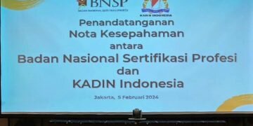 Foto : Kadin Indonesia dan BNSP jalin kerja sama melalui penandatanganan Nota Kesepahaman tentang Sinergitas Sertifikasi Kompetensi Kerja Nasional di Menara Kadin Indonesia, Jakarta, (5/2/24). (Doc.BNSP)