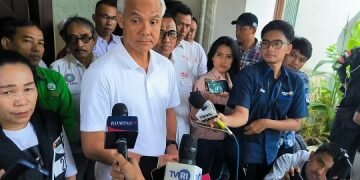https: img.okezone.com content 2024 02 03 320 2964967 ganjar-pranowo-bakal-revisi-uu-cipta-kerja-jika-menang-pilpres-2024-vlQdgHL7eK.jpg