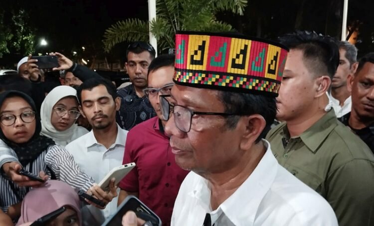 https: img.okezone.com content 2024 02 01 337 2963699 mahfud-md-mundur-dari-kabinet-achyar-al-rasyid-jiwa-kesatria-pemimpin-ke-depan-Qu9TkASx3m.jpg