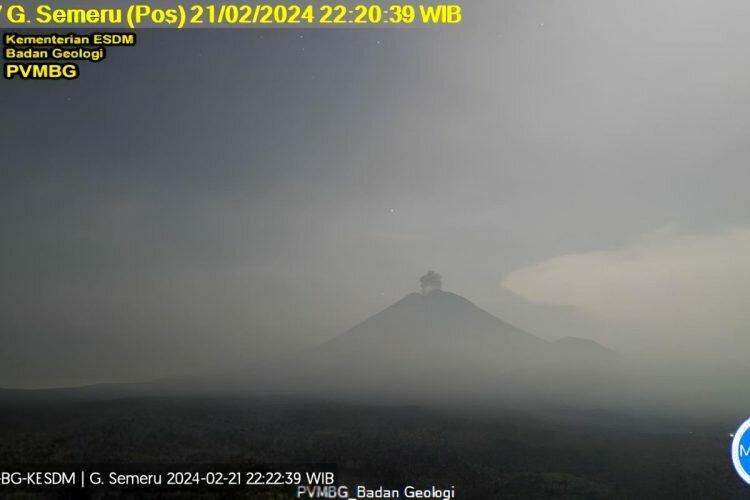 PVMBG rekam erupsi selama 102 detik di Gunung Semeru