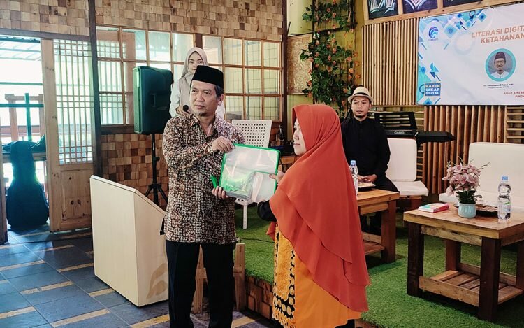 Literasi Digital Untuk Meningkatkan Ketahanan Keluarga Indonesia