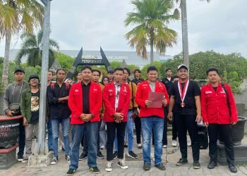 GMNI Sampaikan Seruan Matinya Demokrasi di Makam Bung Karno