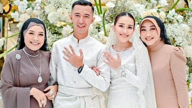 Denny Darko Ramal Alasan Ayu Ting Ting Terima Lamaran Lettu Muhammad Fardhana