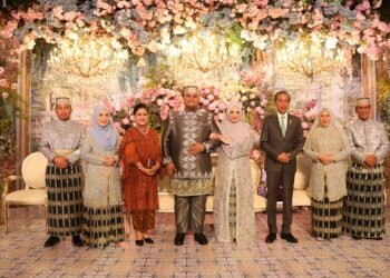 https: img.okezone.com content 2024 03 04 337 2978878 presiden-jokowi-satu-jam-di-resepsi-putra-mentan-amran-sulaiman-08VuAnZgIt.jpg