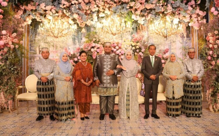 https: img.okezone.com content 2024 03 04 337 2978878 presiden-jokowi-satu-jam-di-resepsi-putra-mentan-amran-sulaiman-08VuAnZgIt.jpg